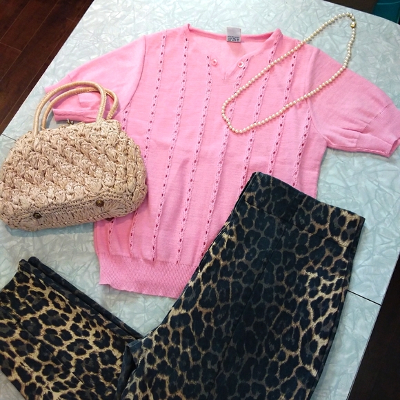 Sweaters - Vintage baby pink short sleeve lightweight sweater